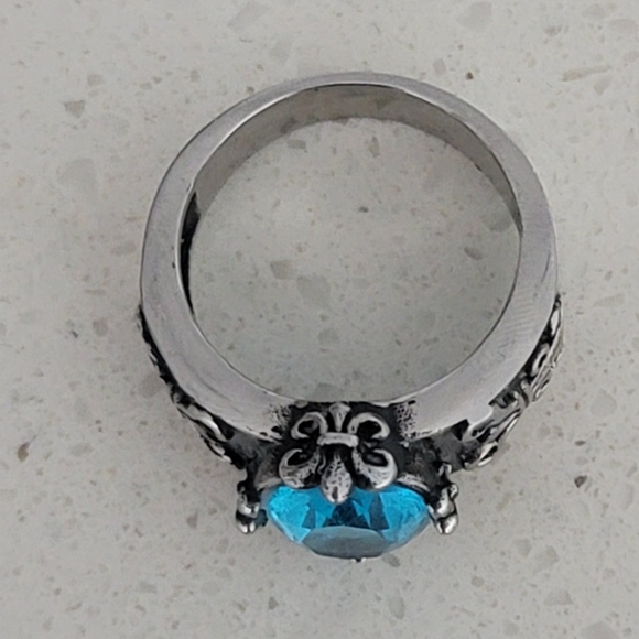 Size 12 Beautiful Blue Ring - Picture 2 of 5